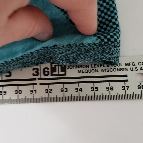 Ivivva by Lululemon Wrap Up & Go Scarf - Picture 9 of 9